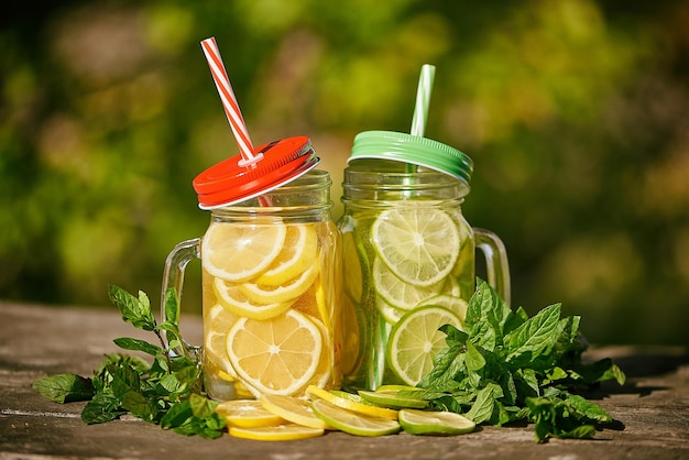 Limonade Limette Sonnensaft im Freien