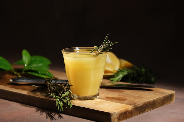 Limoncello bebida alcohólica italiana de limón