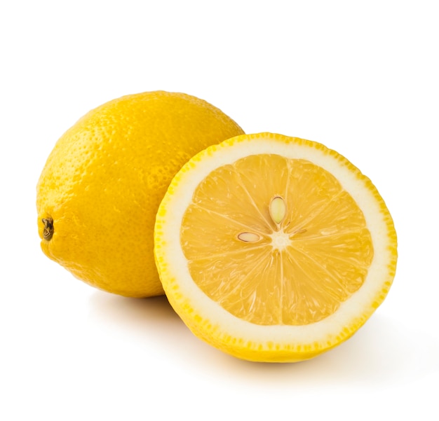 limones aislados en blanco