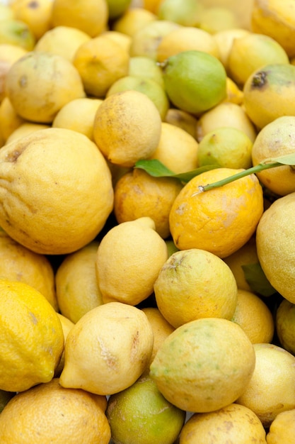 Limones en el mercado ideal para fondos