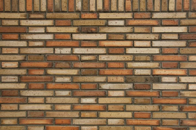 Limpe a simetria puro fundo da parede de tijolo laranja