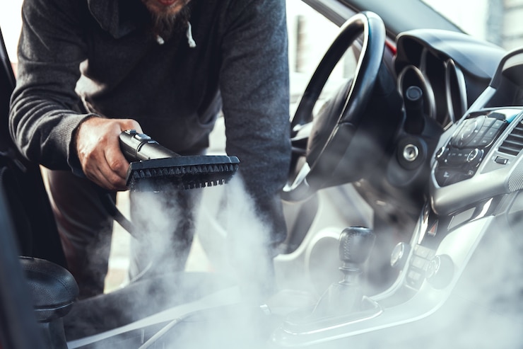 Foto limpeza e desinfecção por vapor do interior do automóvel
