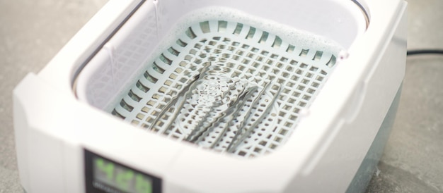 Limpiador ultrasónico de herramientas Máquina para la desinfección de herramientas de pinzas antes del procedimiento de depilación
