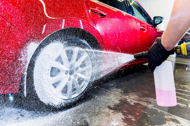 Cepillo de coche con flujo de agua y cepillo de rueda de jabón automático  Agua a través de cepillo coche herramienta de limpieza coche de lavado de  coches Cuidado - China Cepillo