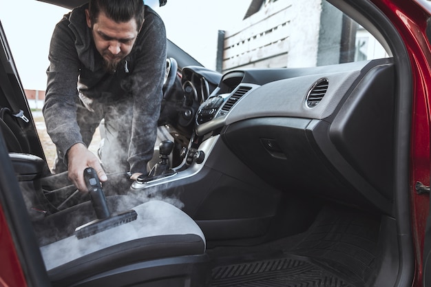 Consejos para la limpieza del interior del coche con vapor