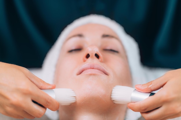 Limpieza facial para el tratamiento cosmético