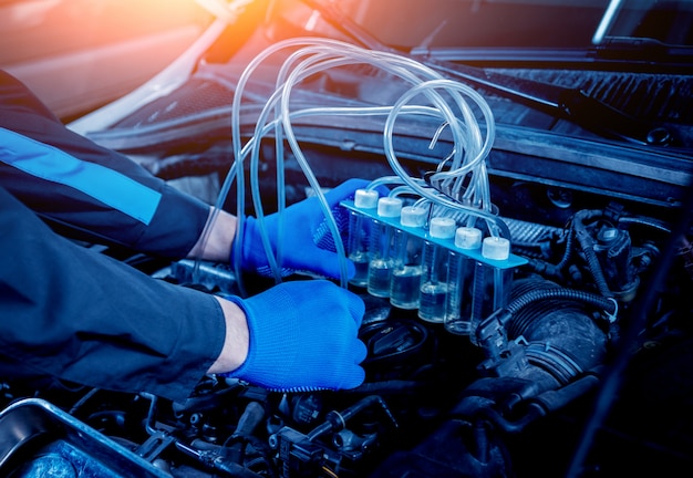 Limpieza de inyectores de motor. Reparación de autos.