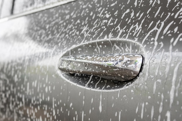 Foto limpieza y lavado de automóviles con jabón de espuma