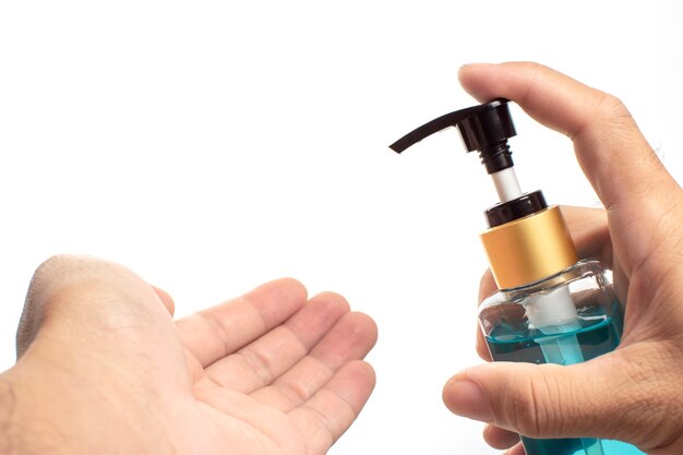 Limpieza de manos con gel desinfectante de alcohol utilizado como desinfectante