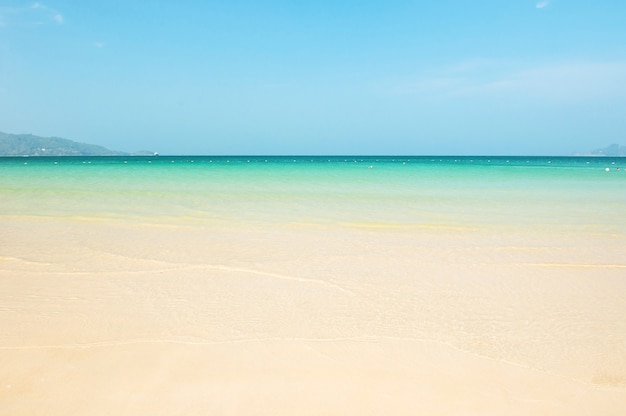 Linda a praia exótica e praia muito bonita