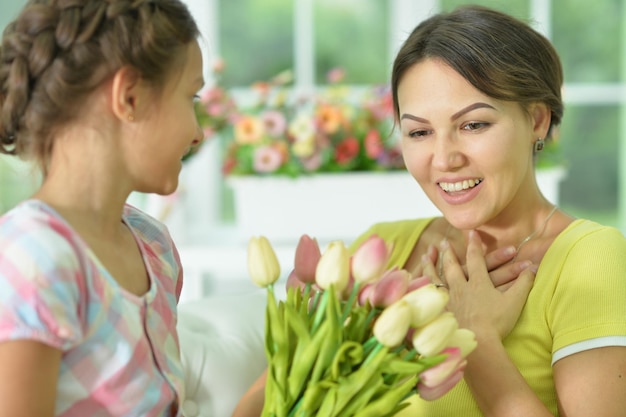 Linda chica preparó sorpresa para su madre