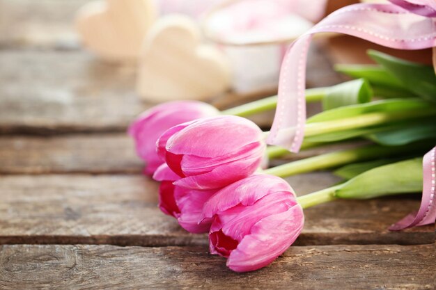 Linda composição romântica com flores fundo de dia dos namorados