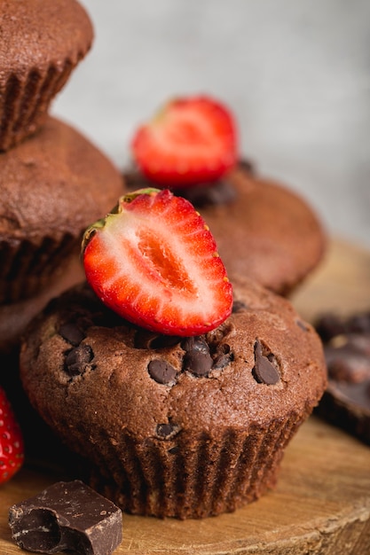 Foto linda e deliciosa sobremesa com morangos