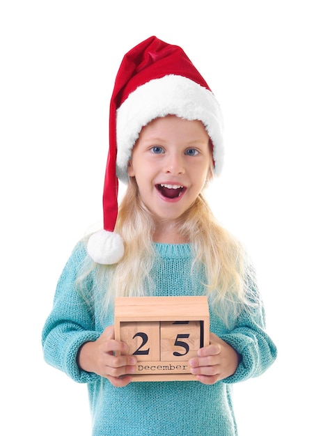 Linda garota com chapéu de papai noel com calendário em fundo branco. conceito de contagem regressiva de natal