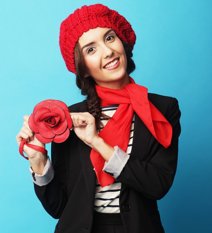 Foto linda garota de boina vermelha. estilo francês.