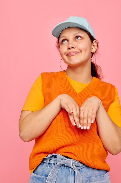 Foto linda garota suéter laranja emoções divertidos fundos isolados inalterados