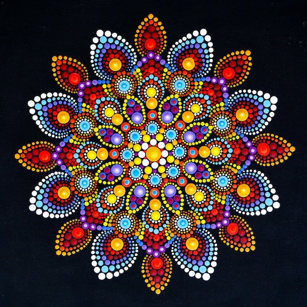 Linda mandala pintada à mão