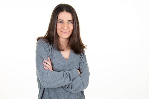 Linda mujer de negocios aislada sobre un fondo blanco sonrisa feliz y alegre