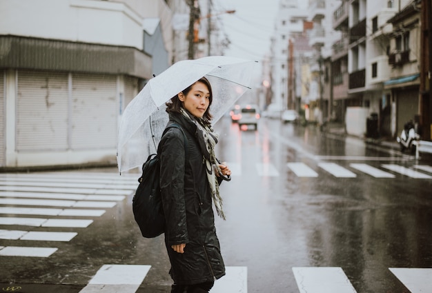 Linda mulher japonesa, momentos de estilo de vida na rua