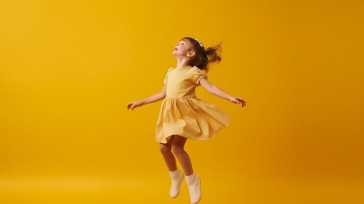 linda niña bailando sobre un fondo amarillo hecha por IA generativa