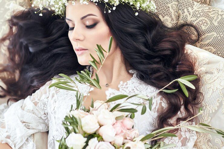 Foto linda noiva com coroa de flores na cabeça dela