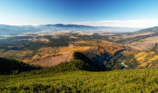 Linda paisagem campestre Ver a área de pn Liptov do pico Kivan nas montanhas High Tatras na Eslováquia