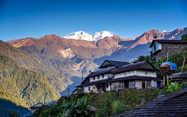 Linda paisagem da vila de bhujung em lamjung, nepal