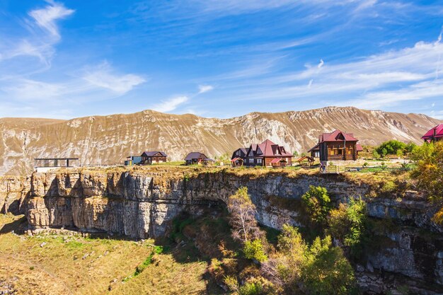 Linda paisagem montanhosa em um dia ensolarado