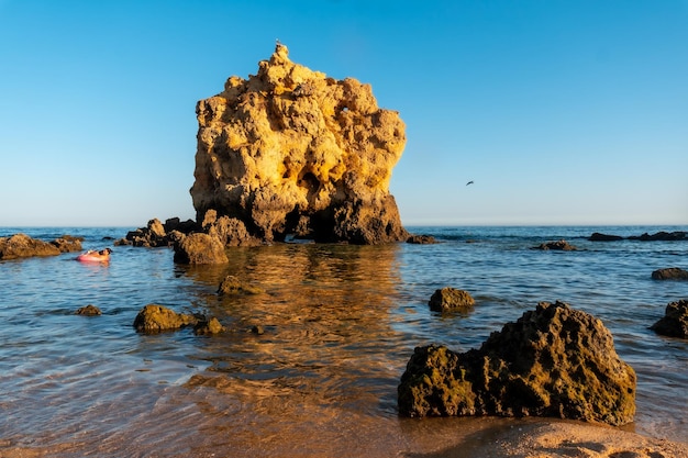 Linda praia na praia dos arrifes algarve beach albufeira portugal