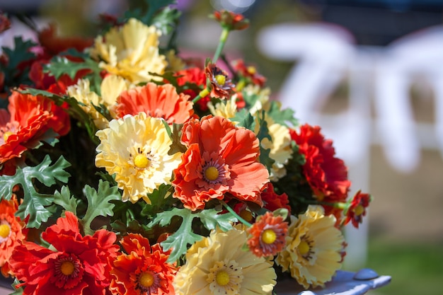 Lindas cores de flores de plástico