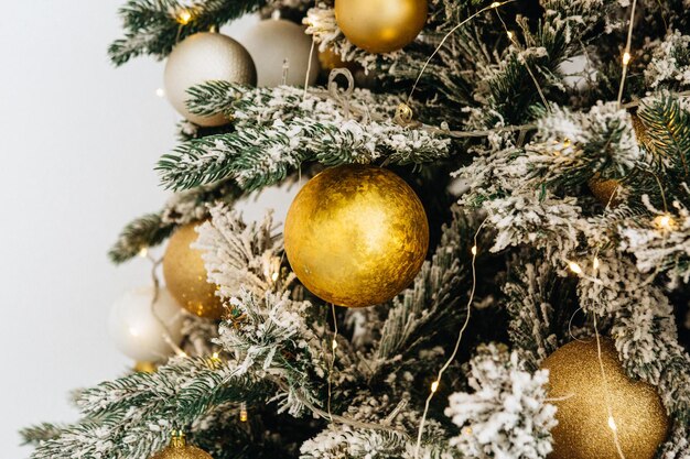 lindas decorações de Natal e presentes sob a árvore de Natal