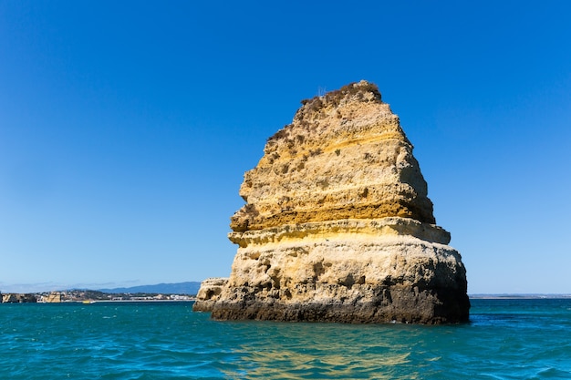 Lindas falésias no oceano