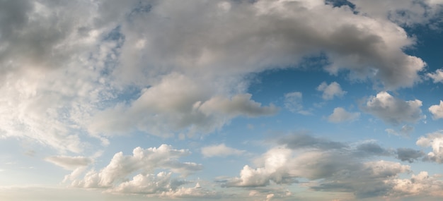 Lindas nuvens no céu