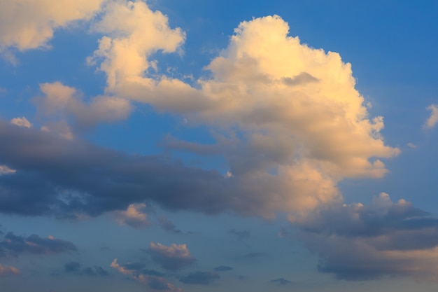 Lindas nuvens no céu