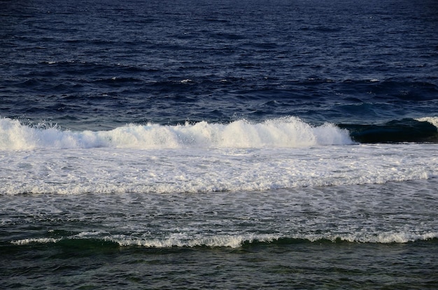 Lindas ondas no oceano