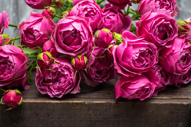 Lindas rosas Bush, close-up de flores do casamento.