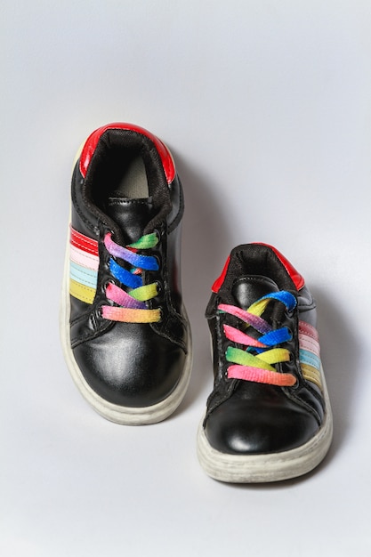 Lindas zapatillas para niños con cordones