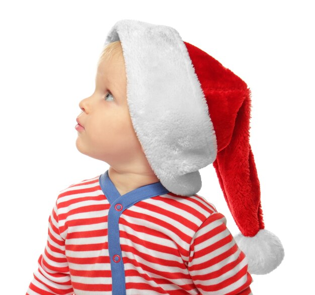 Lindo bebé con gorro de Papá Noel, aislado en blanco