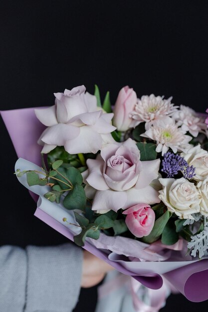 Lindo buquê com rosas de peônia branca e latte