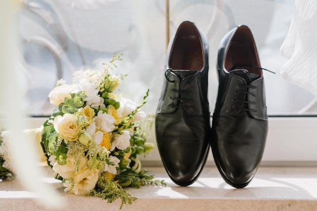 Lindo buquê de casamento com flores frescas no dia do casamento