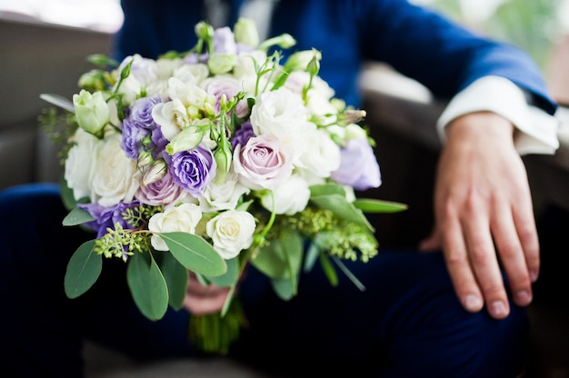 Lindo buquê de casamento moderno e elegante.