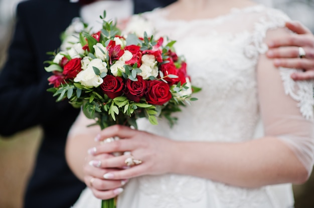 Lindo buquê de casamento moderno e elegante.