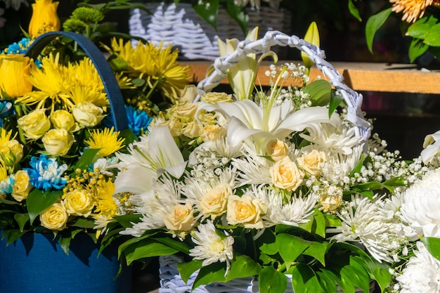 Lindo buquê de diferentes variedades de flores