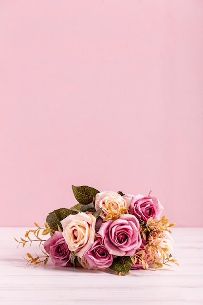 Foto lindo buquê de rosas cópia espaço