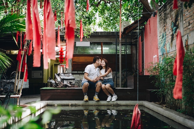 Lindo casal tendo um bom tempo juntos