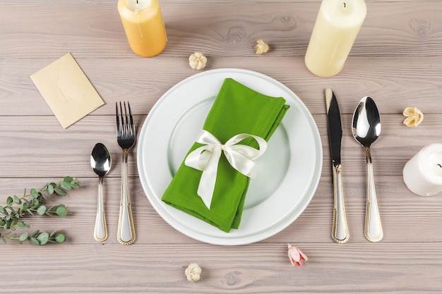 Foto lindo cenário de mesa rústica em mesa de madeira