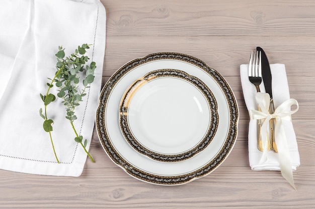 Foto lindo cenário de mesa rústica em mesa de madeira