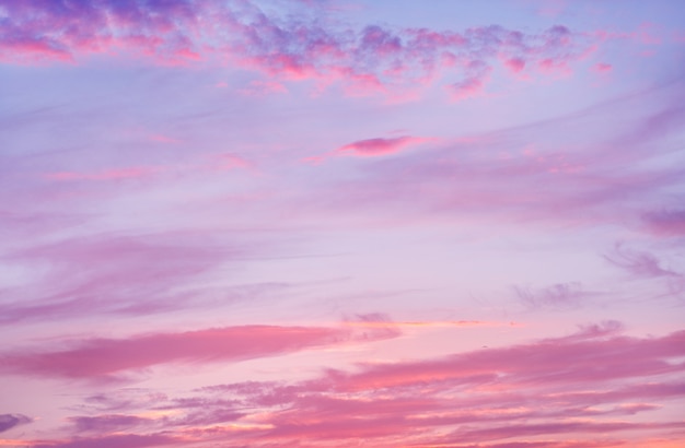 Foto lindo céu com nuvens antes do pôr do sol