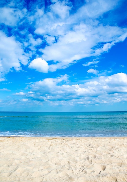 Lindo céu e mar azul