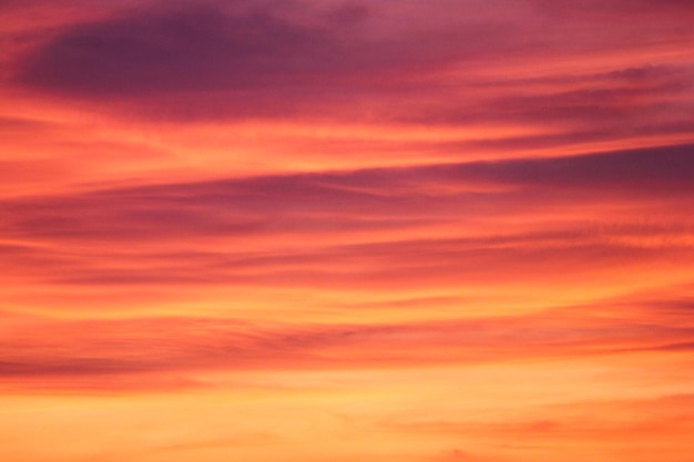 Lindo céu laranja do nascer do sol no Rio de Janeiro Brasil